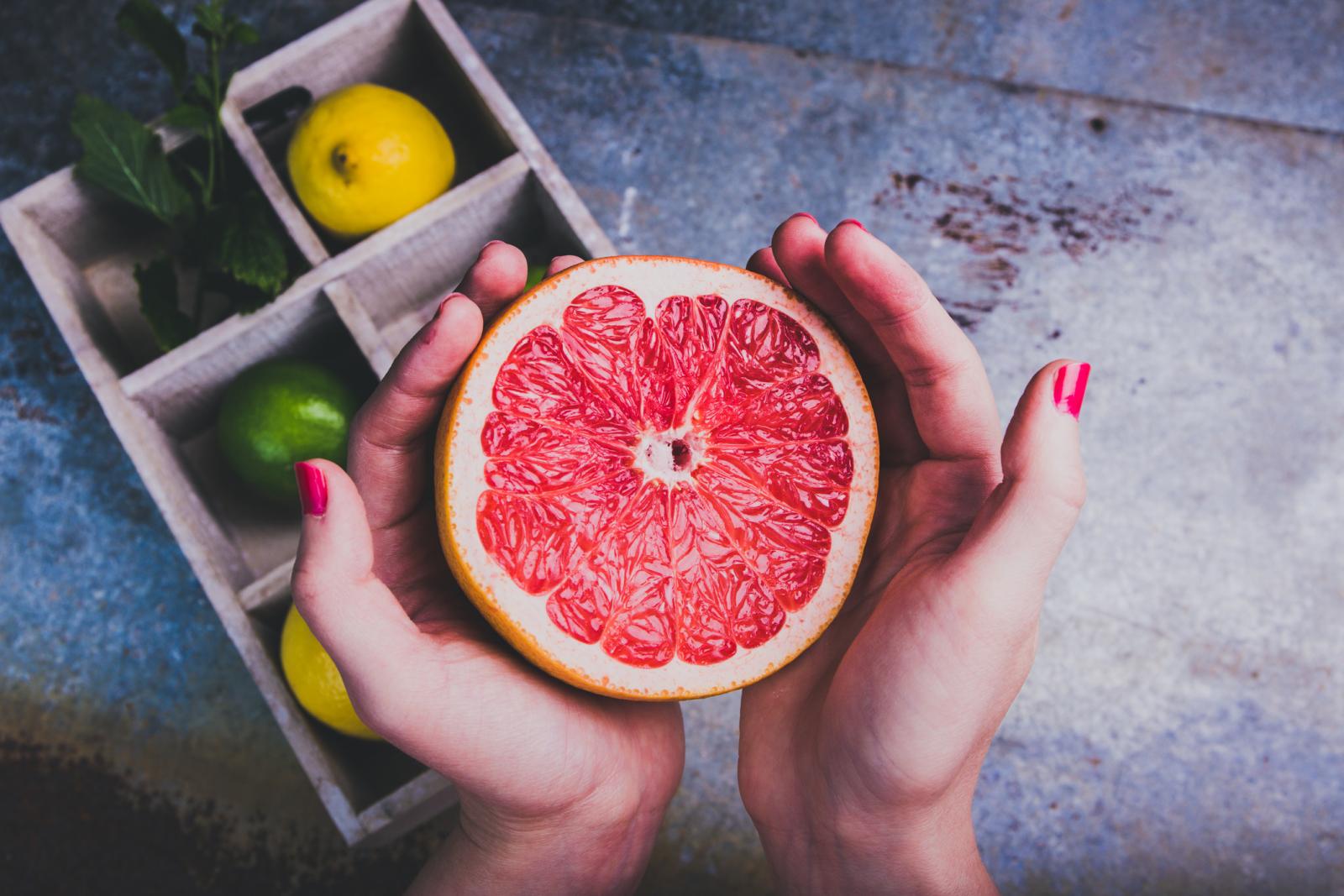 I nasjeckano voće i povrće koje ostavite na tanjuru neko vrijeme promijenit će boju zbog oksidiranja, što znači da gubi vitamin C.