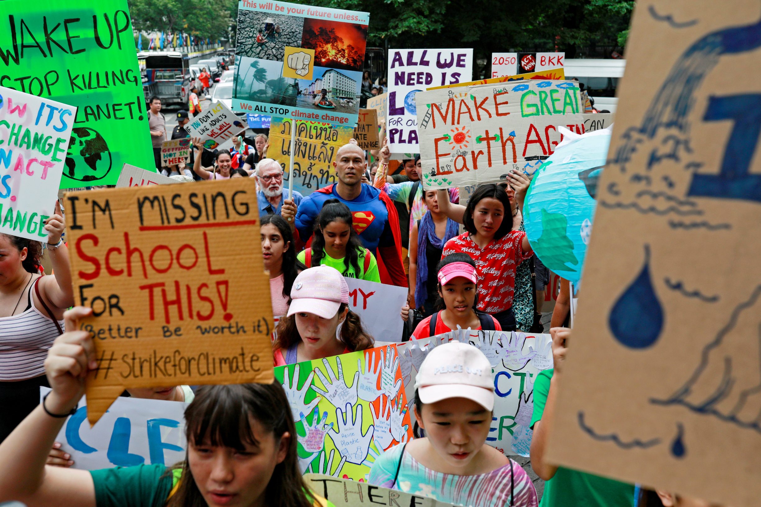 2019-09-20T053100Z_1232556762_RC16CD0C63E0_RTRMADP_3_CLIMATE-CHANGE-STRIKE-THAILAND