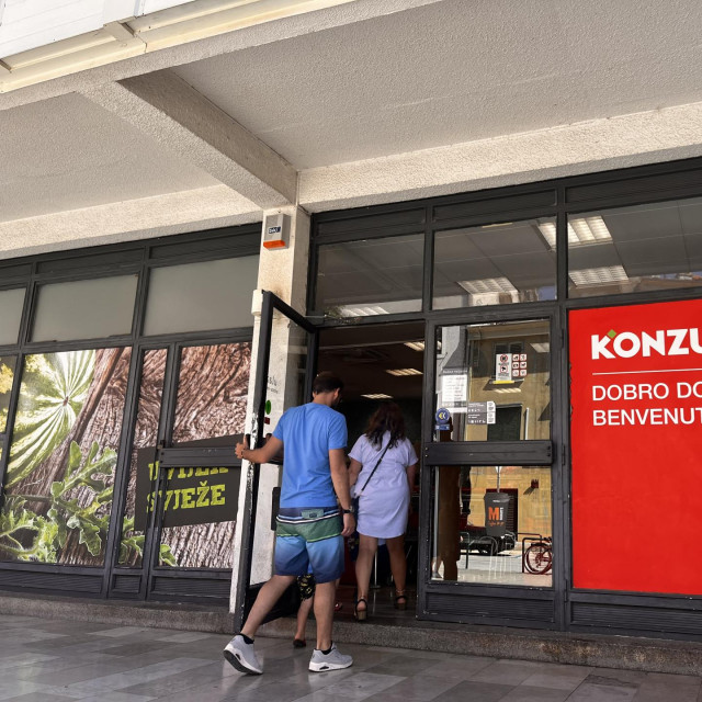 Konzumova prodavaonica u Ulici Luje Adamovića u Rovinju