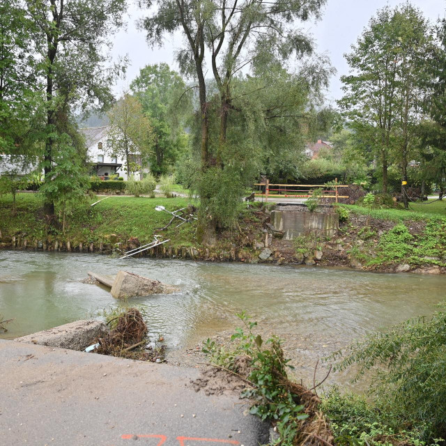 Srušeni stari most