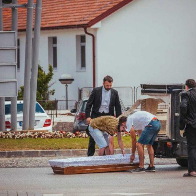 Umri prije smrti