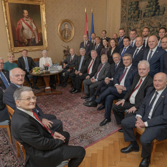Fotografija bivših premijera, predsjednika, ministara...