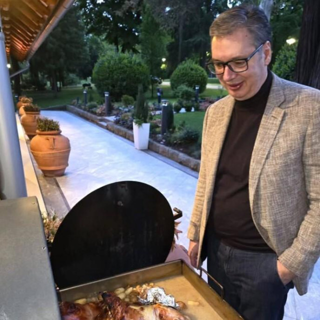 Aleksandar Vučić i svinjsko pečenje koje je pripremljeno za Donalda Trumpa Juniora