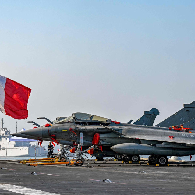 Francuski borbeni zrakoplovi na francuskom nosaču aviona Charles de Gaulle